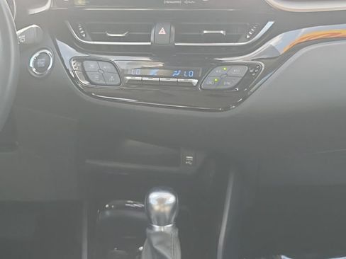 Used 2022 Toyota C-HR Limited FWD image 14