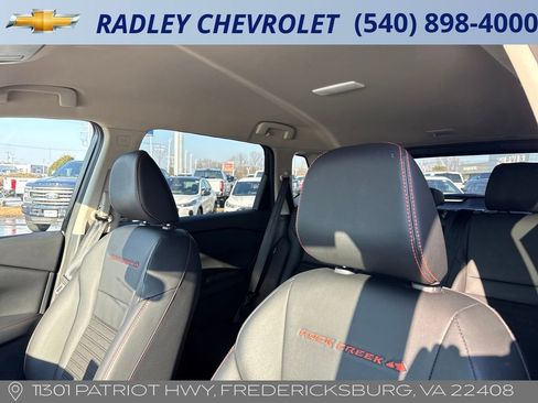 Used 2025 Nissan Rogue SV image 2