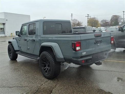 Used 2025 Jeep Gladiator Sport image 7