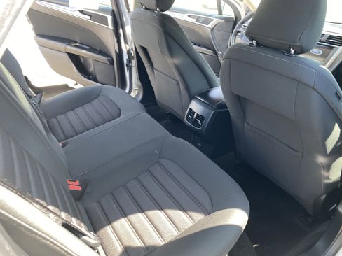 Used 2019 Ford Fusion SE FWD image 16