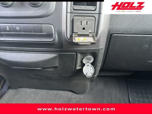 Used 2023 RAM 1500 Classic SLT AWD/4WD image 17