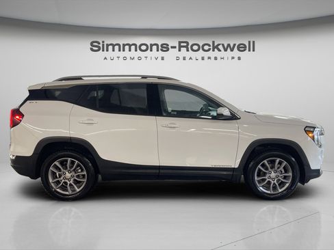 Used 2024 GMC Terrain SLT image 4