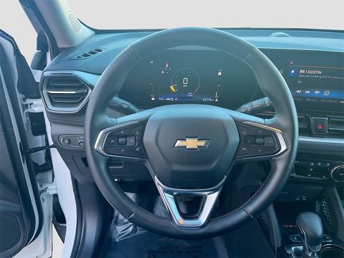 Used 2024 Chevrolet TrailBlazer LT w/ Convenience Package image 11