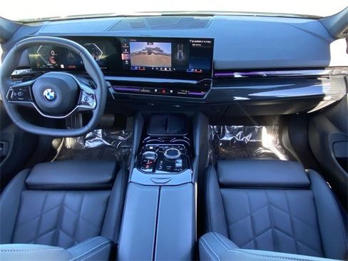 Certified 2025 BMW 530i image 17