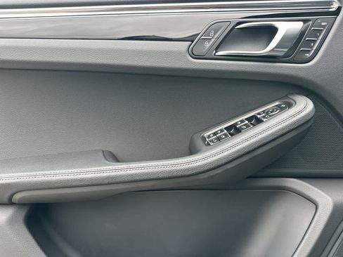 Certified 2025 Porsche Macan AWD/4WD image 12