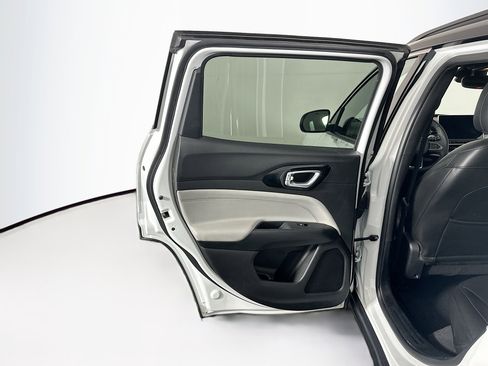 Used 2025 Jeep Compass Limited image 25