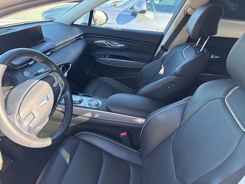 Used 2022 Genesis GV70 2.5T w/ Advanced Package image 4