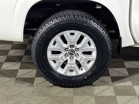 Used 2022 Nissan Frontier SV AWD/4WD image 22