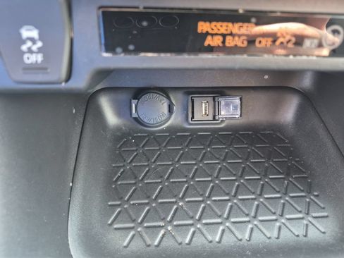 Used 2022 Toyota RAV4 XLE AWD/4WD image 18