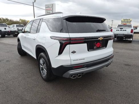 Used 2025 Chevrolet Traverse LT FWD image 4