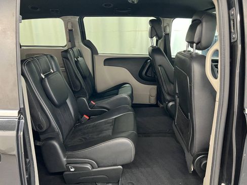 Used 2018 Dodge Grand Caravan SXT FWD image 11