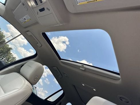 Certified 2022 GMC Acadia Denali w/ Denali Ultimate Package FWD image 18