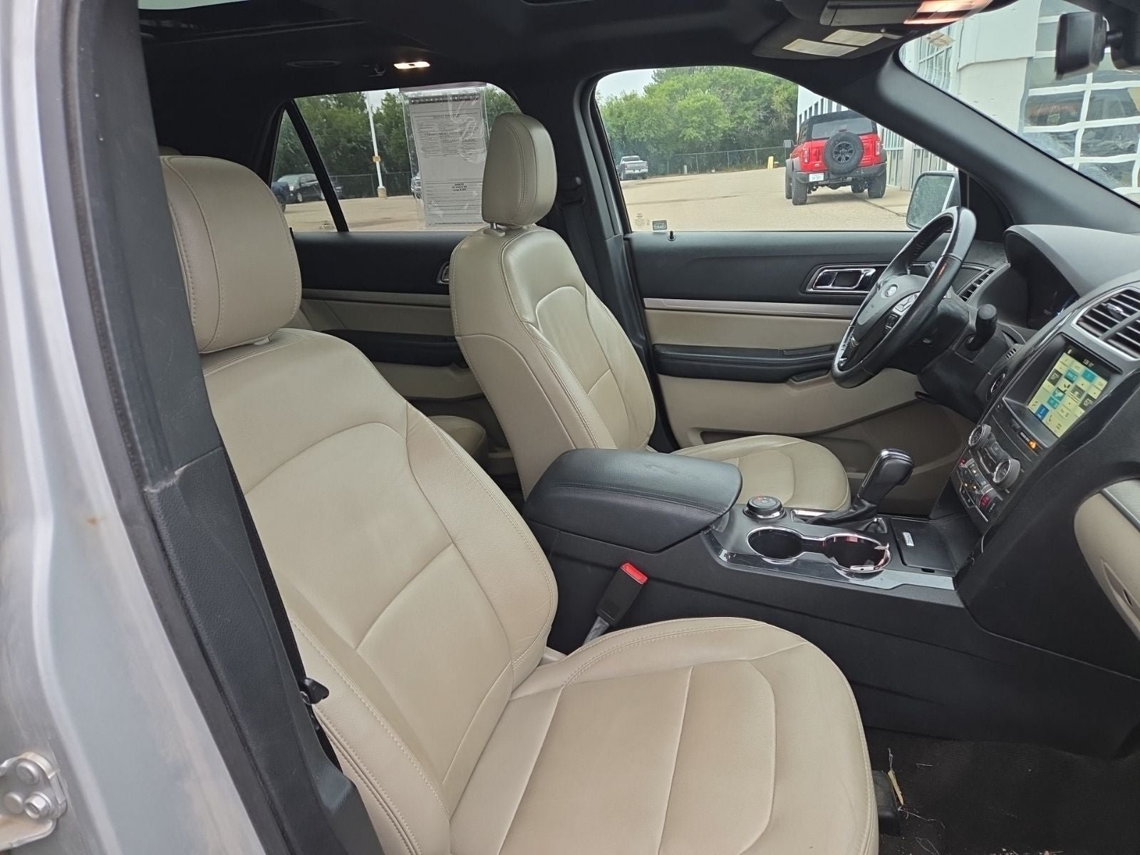 Used 2018 Ford Explorer XLT w/ Equipment Group 202A AWD/4WD image 8
