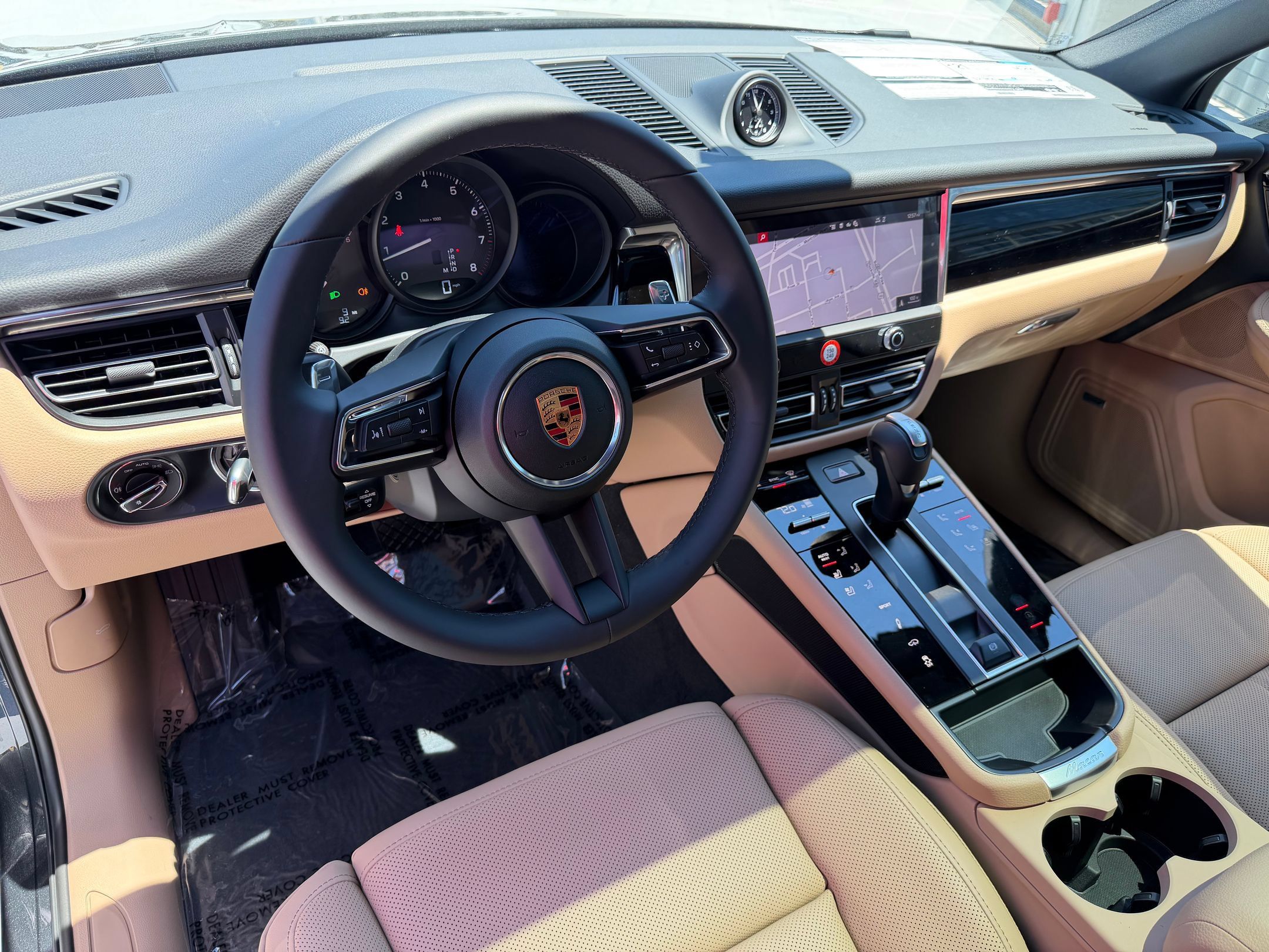 Used 2026 Porsche Macan AWD/4WD image 4