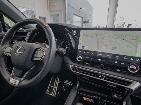 Used 2024 Lexus RX 500h F Sport w/ Convenience Package image 19