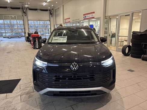 New 2026 Volkswagen Tiguan SE image 2