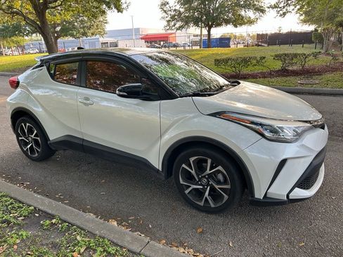 Used 2020 Toyota C-HR XLE image 6