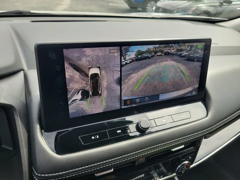 Used 2024 Nissan Rogue SL FWD image 29