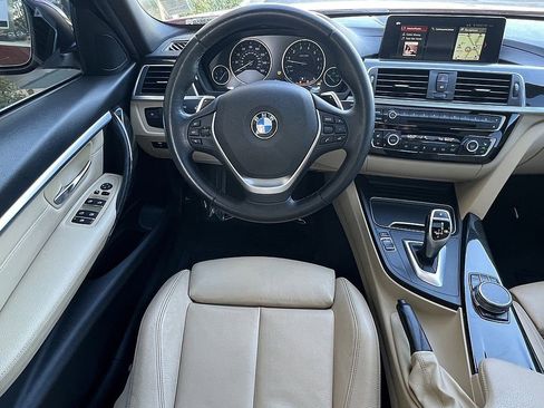Used 2018 BMW 330i Sedan w/ Premium Package image 11