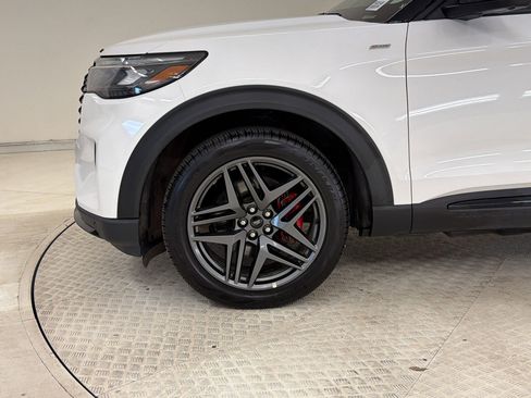 Used 2025 Ford Explorer ST-Line w/ ST-Line Street Pack AWD/4WD image 12