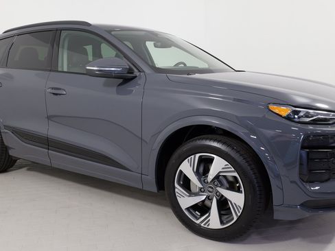 Used 2025 Audi Q6 e-tron Premium image 10