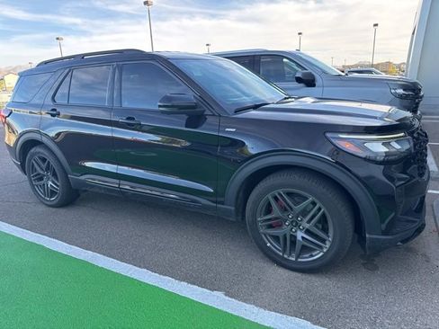 Used 2025 Ford Explorer ST-Line w/ Premium Package image 4