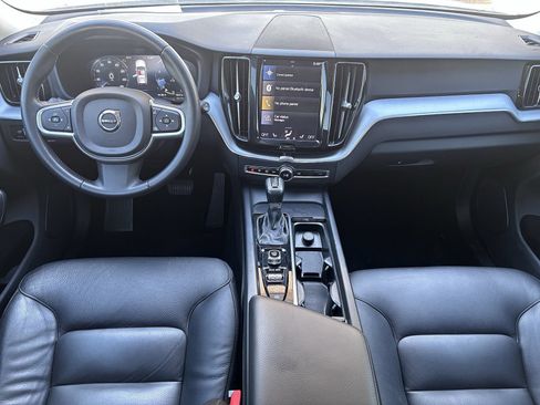 Used 2020 Volvo XC60 T6 Momentum AWD/4WD image 17