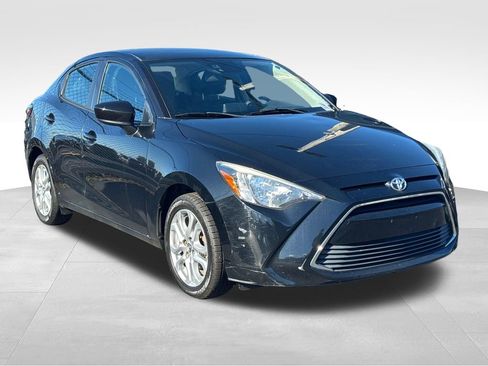 Used 2018 Toyota Yaris iA FWD image 2