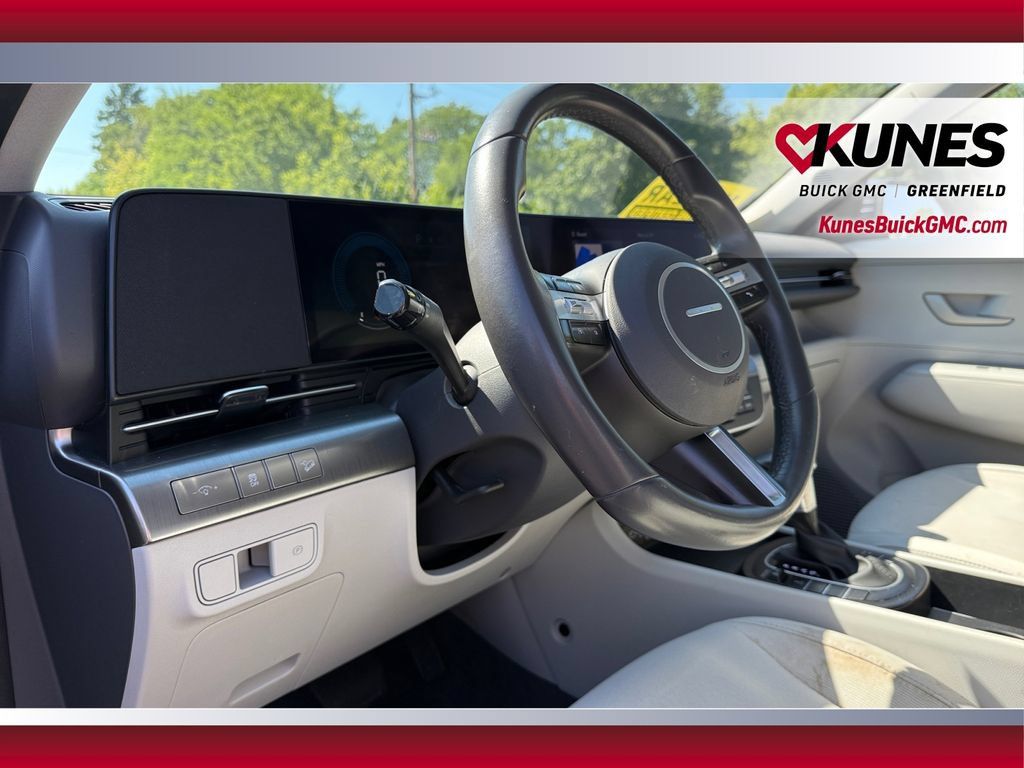 Used 2025 Hyundai Kona SEL AWD/4WD image 23