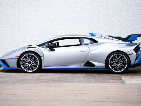 Used 2023 Lamborghini Huracan STO image 6