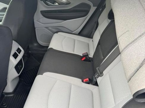 Used 2023 GMC Terrain SLE w/ Driver Convenience Package image 4