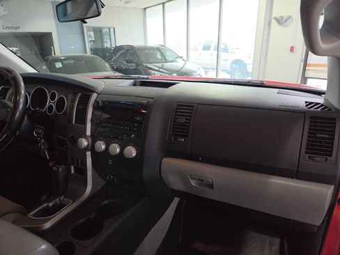 Used 2010 Toyota Tundra 4x4 CrewMax image 28