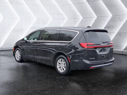 New 2026 Chrysler Pacifica Select image 4