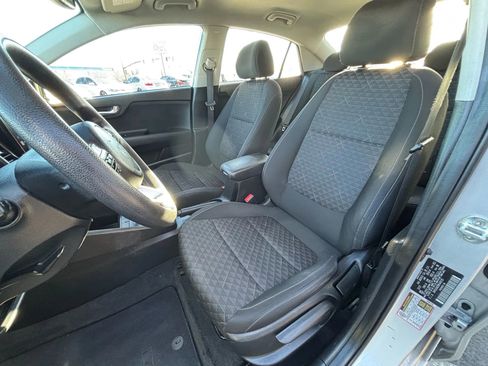 Used 2022 Kia Rio S image 5