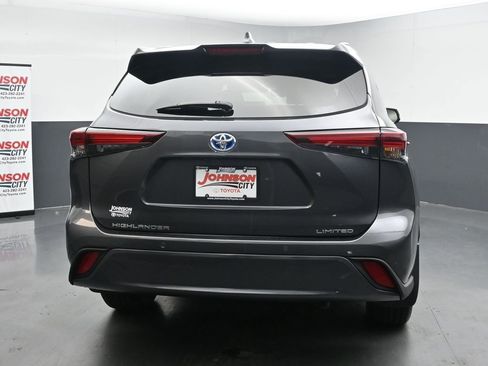Used 2024 Toyota Highlander Limited image 8