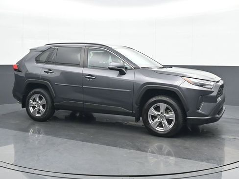 Used 2022 Toyota RAV4 XLE w/ Convenience Package image 8