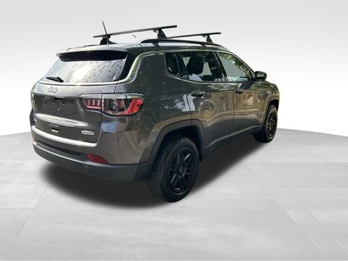 Used 2022 Jeep Compass Latitude w/ Sun and Sound Group AWD/4WD image 5