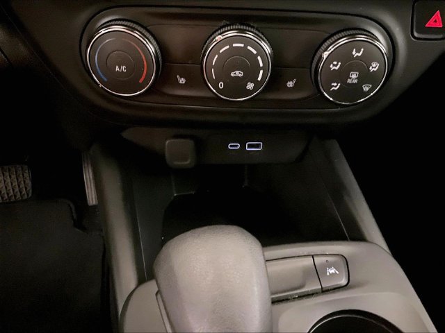 Used 2024 Chevrolet Trax LS w/ LS Convenience Package FWD image 29