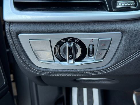 Used 2022 BMW 740i w/ M Sport Package RWD image 18