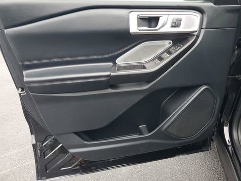 Used 2020 Ford Explorer Platinum w/ Premium Technology Package image 23