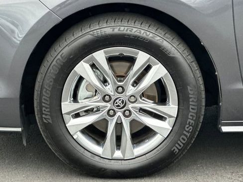 Used 2025 Toyota Sienna XLE image 35