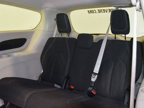 Used 2024 Chrysler Voyager LX FWD image 9