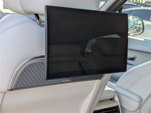 Used 2024 Land Rover Range Rover Long Wheelbase Autobiography image 28