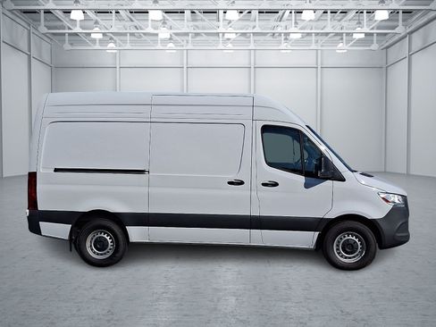Used 2025 Mercedes-Benz Sprinter 2500 image 7
