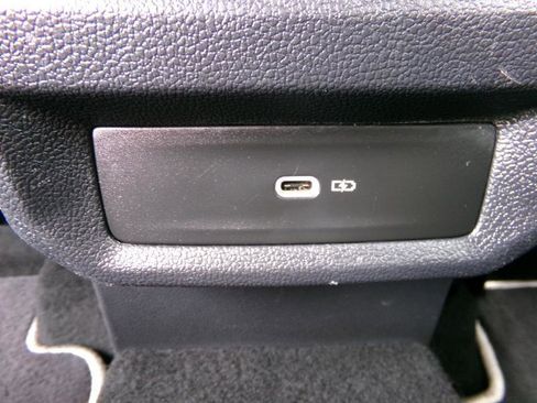 Used 2023 Volkswagen Taos SE AWD/4WD image 35