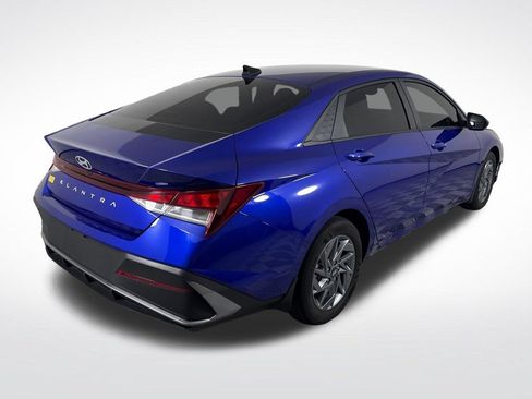 Certified 2024 Hyundai Elantra SEL FWD image 3