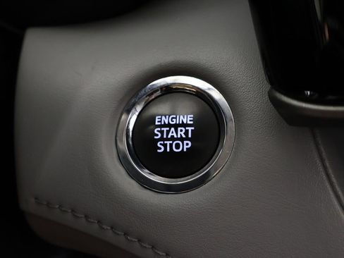 Used 2023 Toyota Highlander XLE FWD image 44