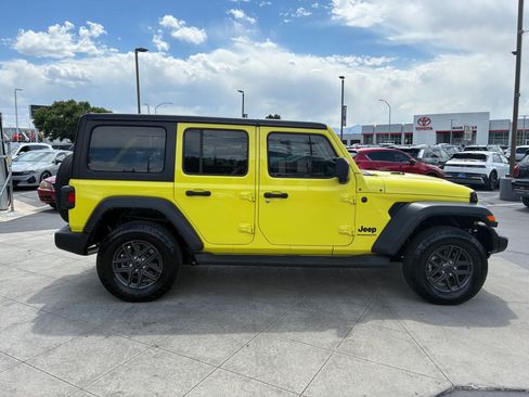 Used 2024 Jeep Wrangler Unlimited Sport AWD/4WD image 2