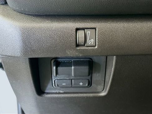 Used 2023 Chevrolet Colorado LT w/ LT Convenience Package II image 11