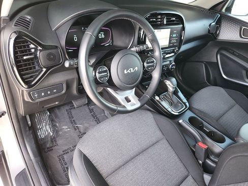 Used 2023 Kia Soul EX image 11